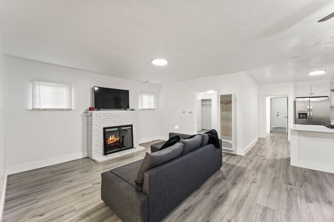 Building Photo - 1507 W 84th Pl