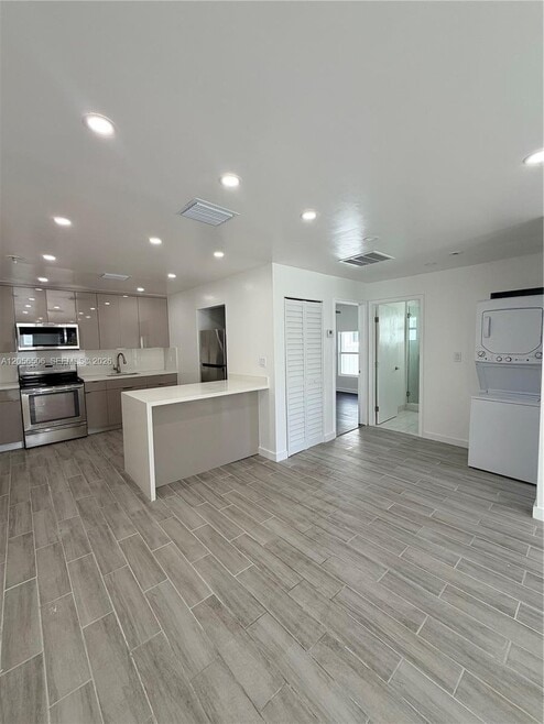 Building Photo - 6131 Coral Wy