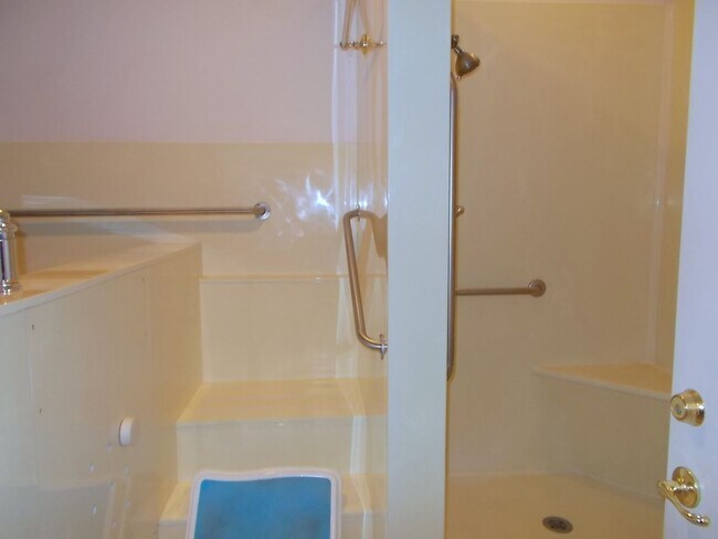 Building Photo - Single-Story Townhome with Golf Course Views in Summerlin