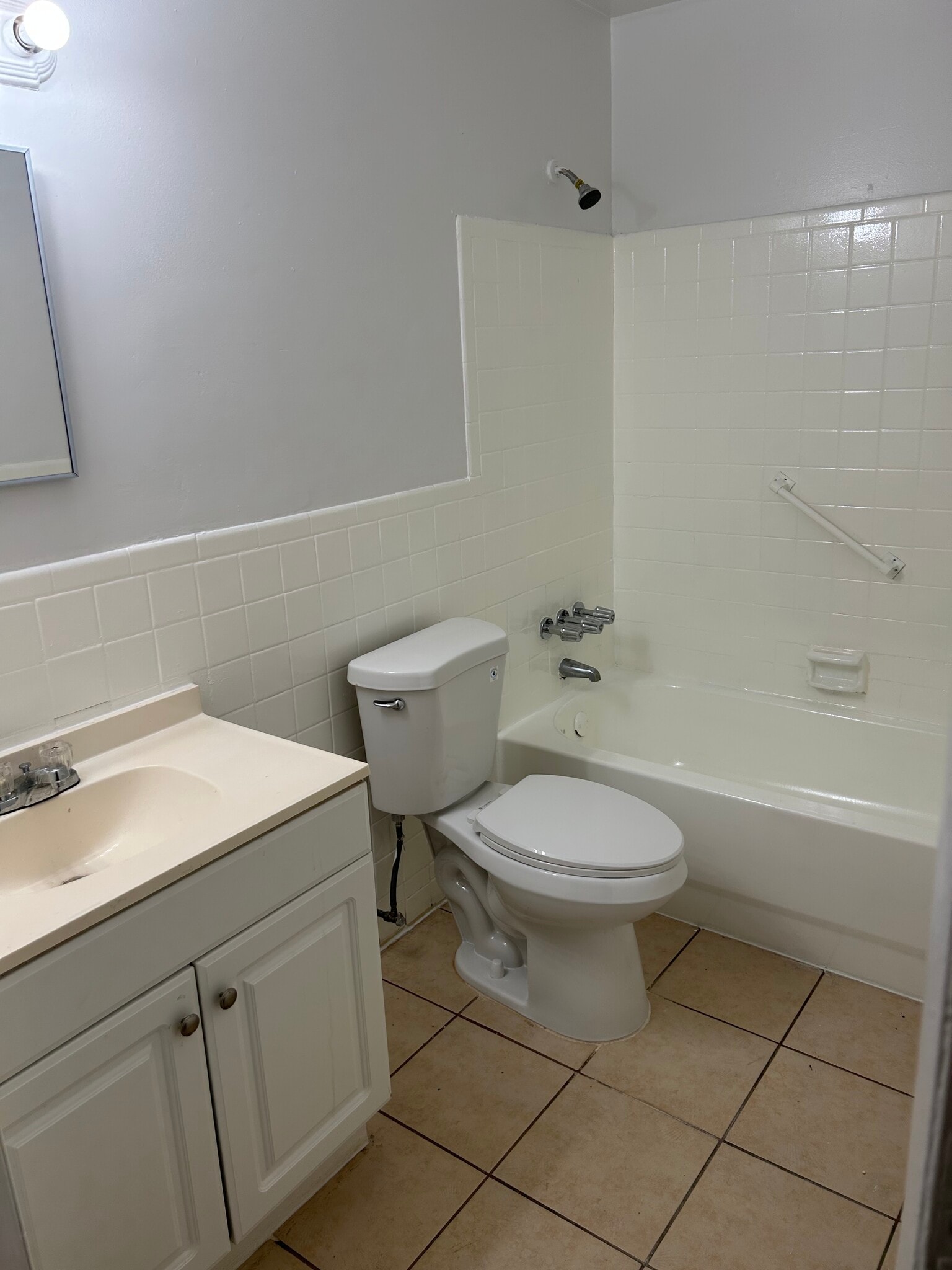 Building Photo - 5634 NW 27th Ct
