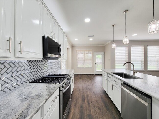 Building Photo - 21422 Beverly Chase Dr