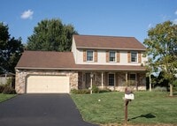 Building Photo - 922 Pinetree Way