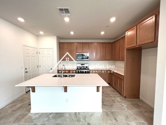 Building Photo - Brand New Citrus Heights 4bd/3ba Home with 2 Car Garage