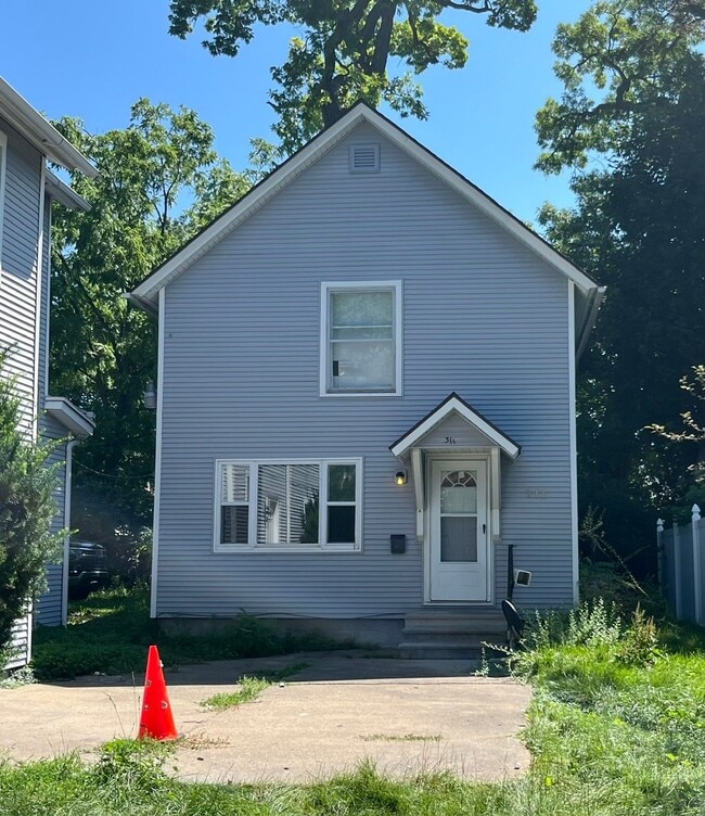 Building Photo - 311 3rd St