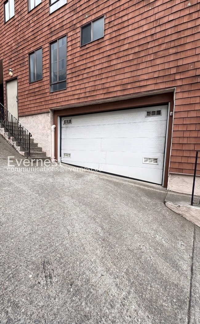 Building Photo - 1-Bed/1-Bath Condo/Voucher Accepted/Available Now!