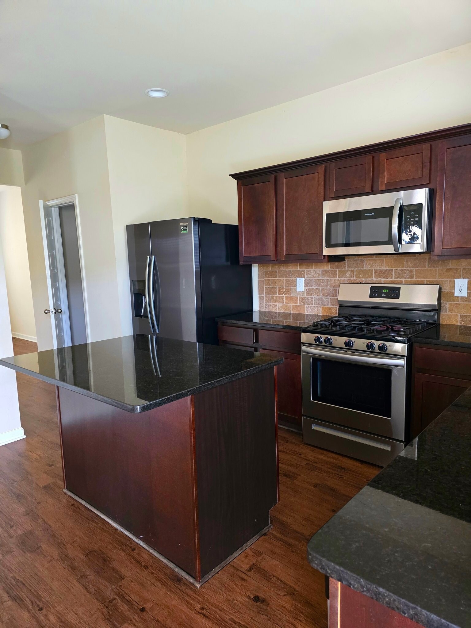 Building Photo - 245 Silver Willow Walk