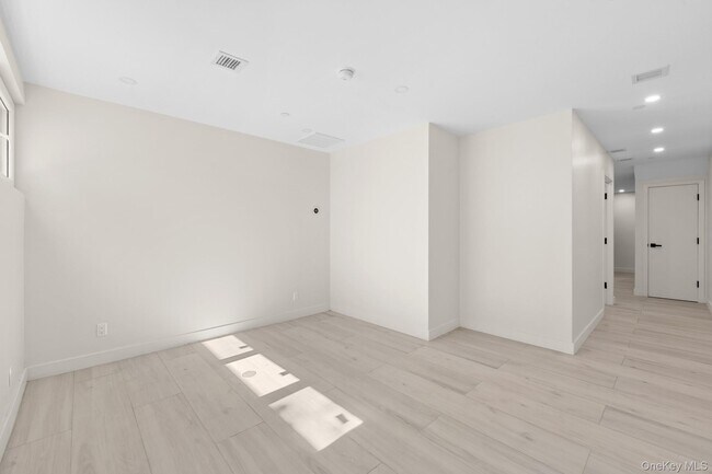 Building Photo - 310 Fenimore St