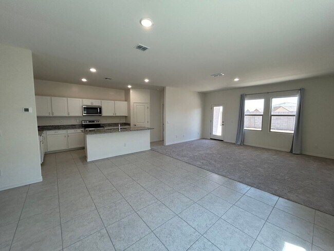Building Photo - 4 BR, 3 bath, Beautiful Maricopa home in p...