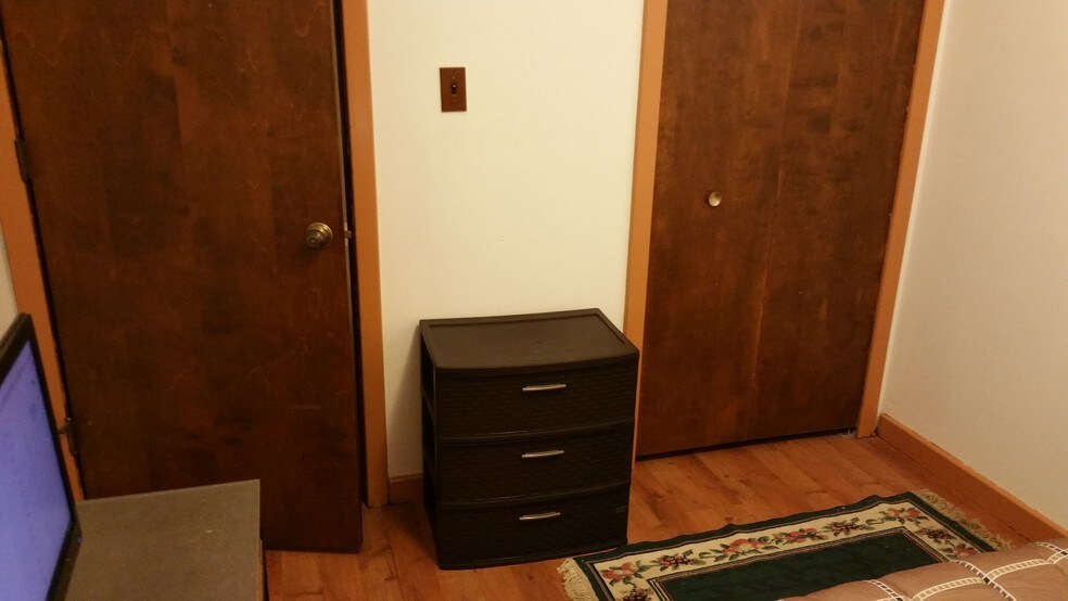 Bedroom 2 with closed closets - 2116 Thaler Ave