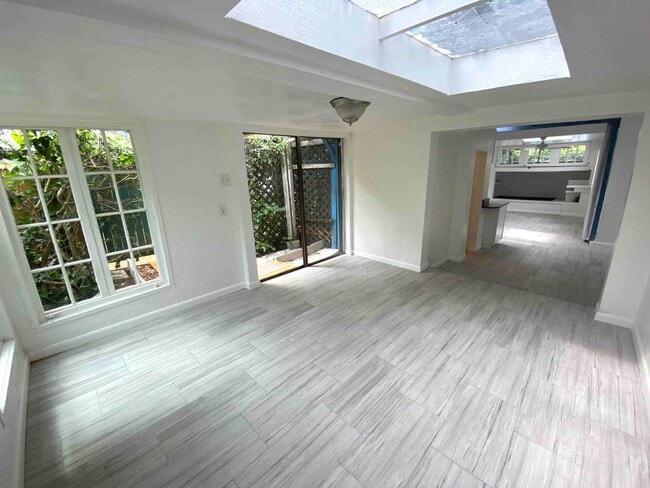 Building Photo - Beautiful large studio 2 blocks from the beach