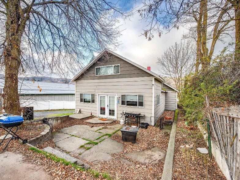 Building Photo - 705 S East St