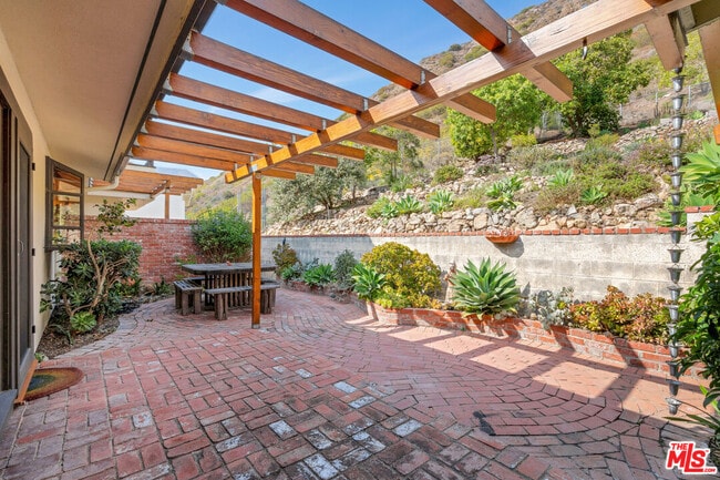 Building Photo - 5942 Paseo Cyn Dr