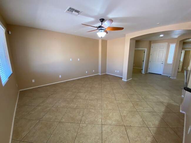 Building Photo - Luxe Living in Laveen!