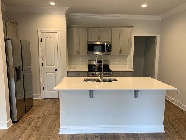 Building Photo - The Cottages at University Villas 3 bedroom 2.5 bath townhouse for Lease!