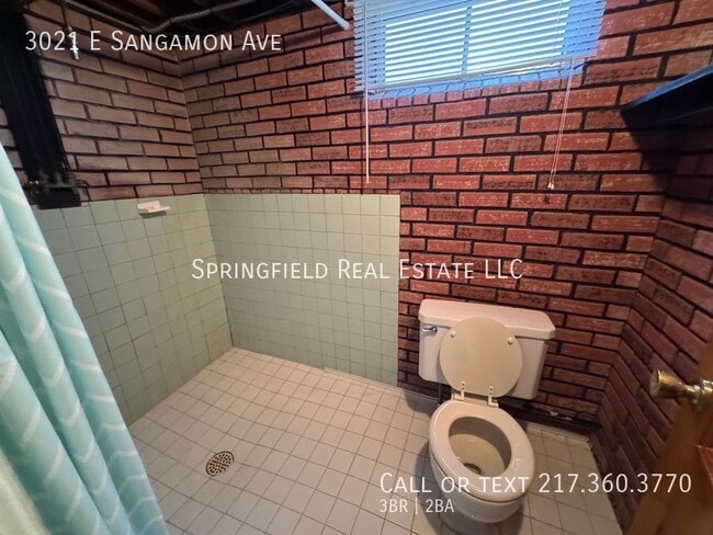 Building Photo - 3021 E Sangamon Ave