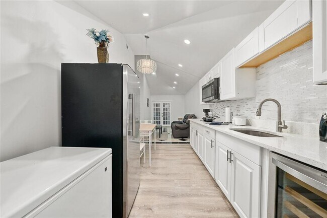 Building Photo - 711 Briarcliffe St