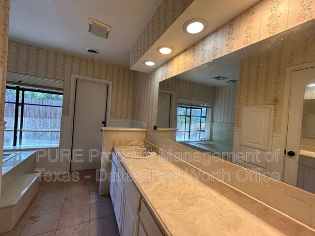 Building Photo - 8913 Sirocka Dr