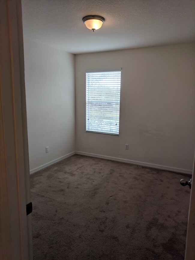 Building Photo - Pond view!!  3Bed/2.5Bath/1car Garage Town...