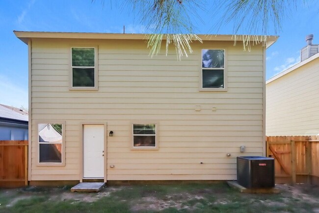 Building Photo - 19547 Rippling Brook Ln