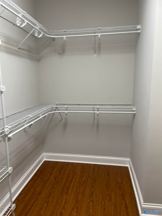 Building Photo - 212 Treetop Dr SE