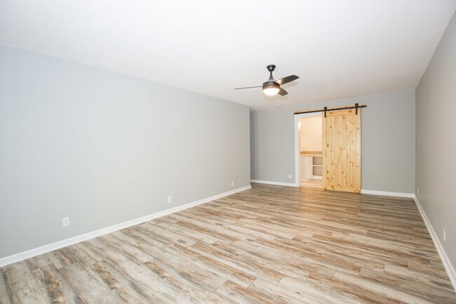 Building Photo - Gorgeous Fully Renovated 3 bedroom home in the Heart of Whispering Pines