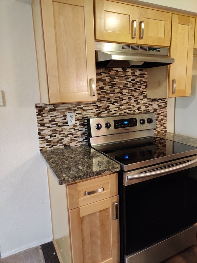 Building Photo - Great Lake Sammamish condo