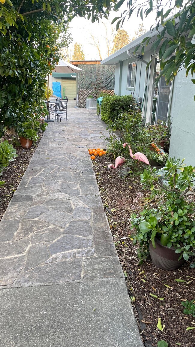 Building Photo - 158 S Hartson St