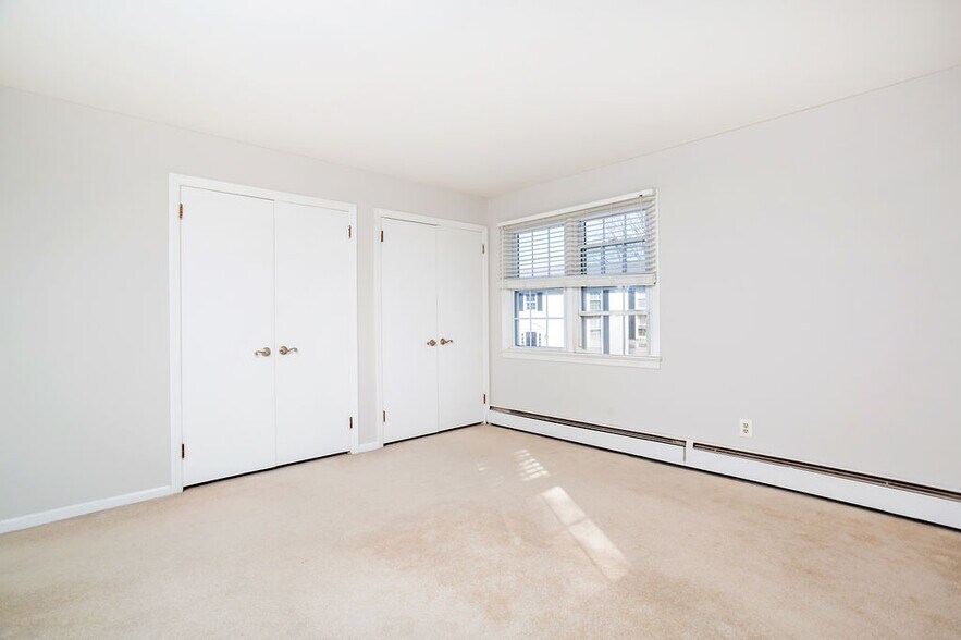 Building Photo - 47 Valley Rd