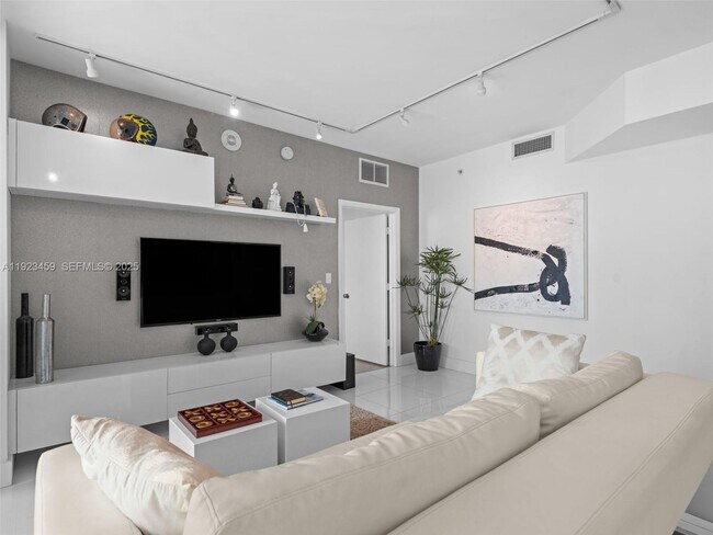 Building Photo - 253 NE 2nd St