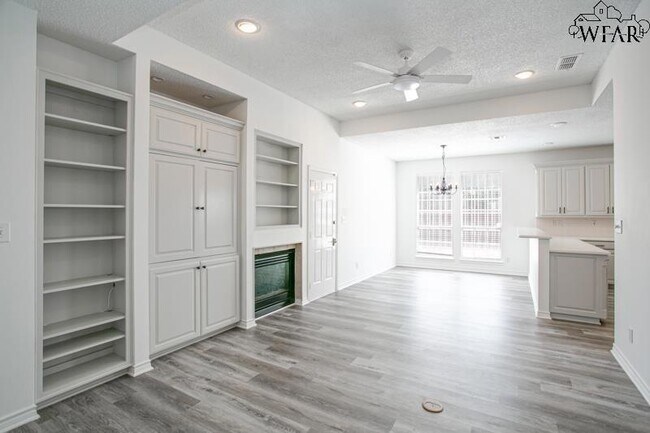 Building Photo - 8 Canyon Bluff Ct