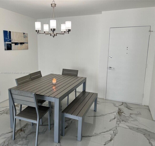 Building Photo - 2030 S Ocean Dr