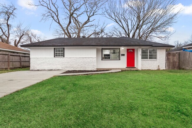 Building Photo - 2119 Linden Creek Ln