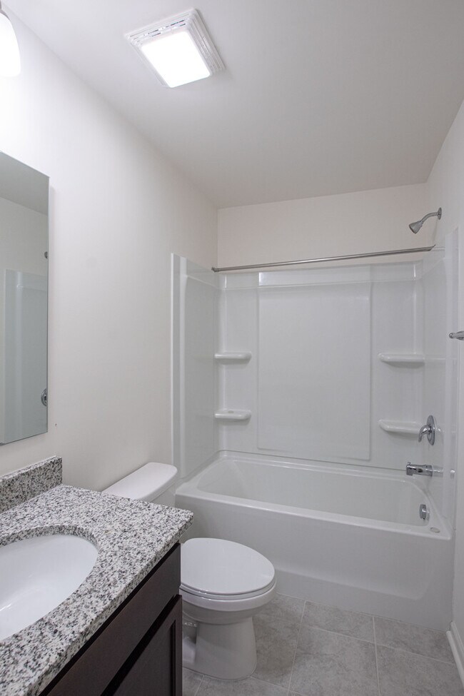 Building Photo - 3 br 2.5 ba townhome with 1 car garage Ready now!