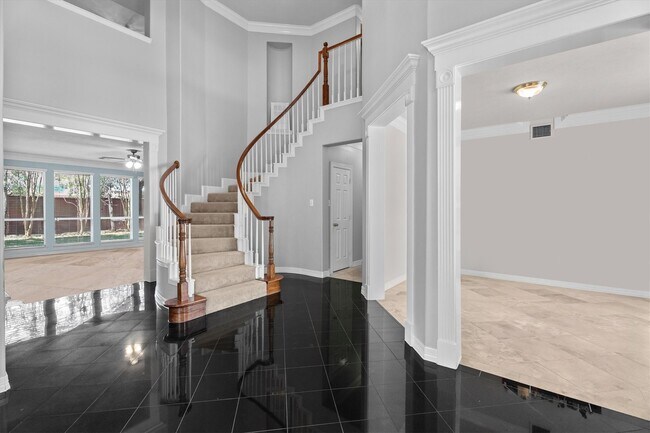 Building Photo - 9610 Champions Cove Dr