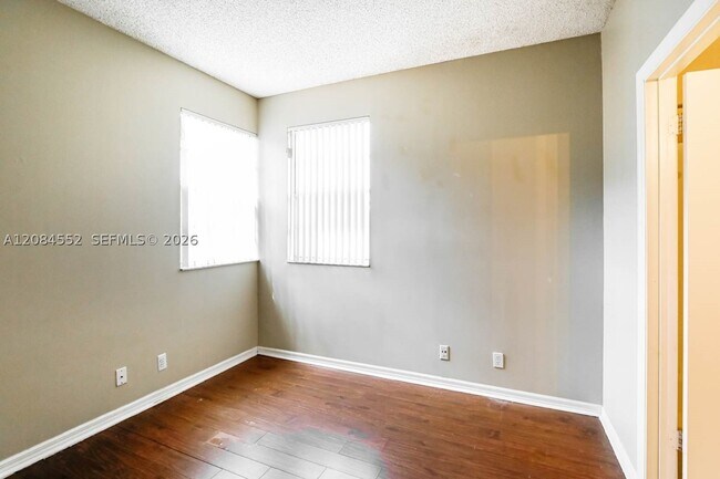 Building Photo - 1136 Sorrento Dr