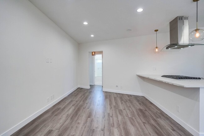 Building Photo - 715 Marlborough Ave