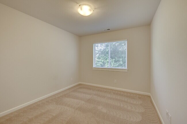 Building Photo - Stunning & Spacious Lynnwood Rental Available Now!