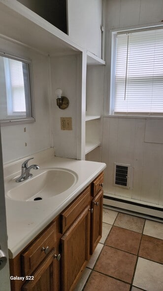 Bathroom - 3247 Faronia St