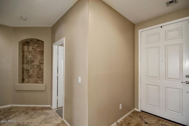 Building Photo - Gorgeous Chandler home with pool!