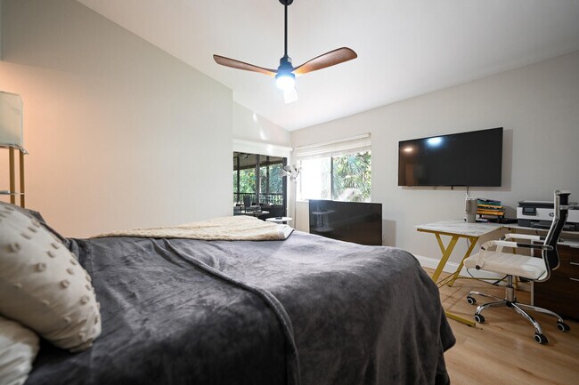 Building Photo - 5740 Coach House Cir