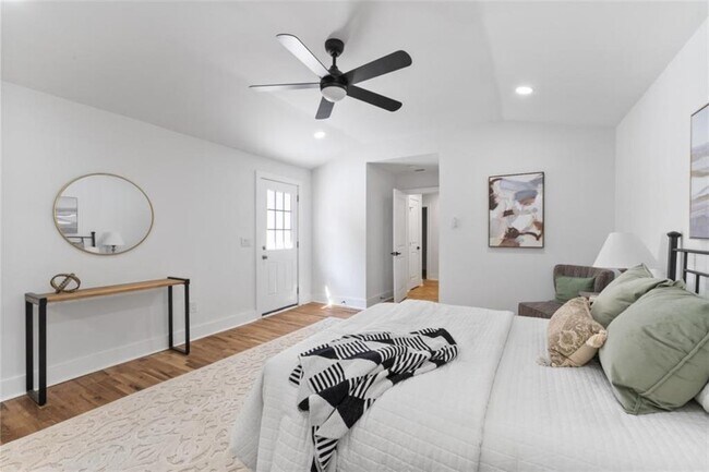 Building Photo - 1514 Peachcrest Rd