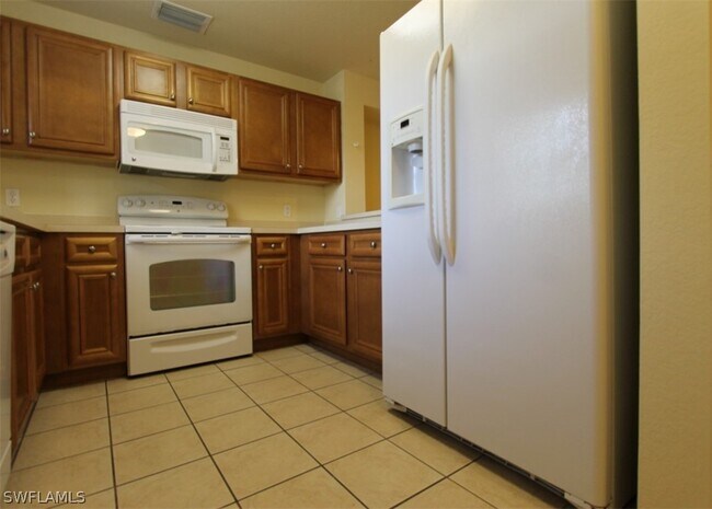 Building Photo - 9051 Gervais Cir