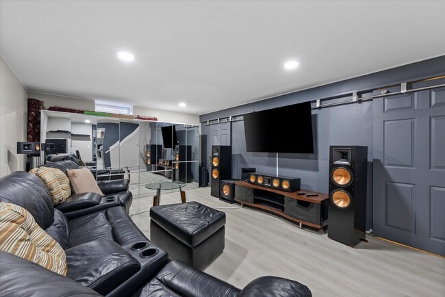 Building Photo - N20W5343 Pierce Ct