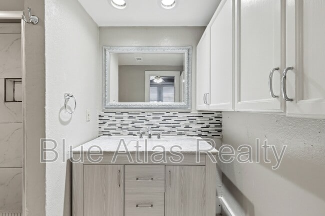 Building Photo - 4822 Worth St