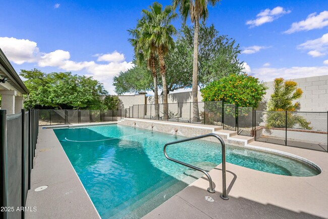 Building Photo - 12810 E Yucca St