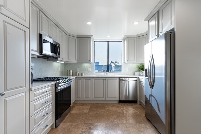 Building Photo - 828 S Bedford St