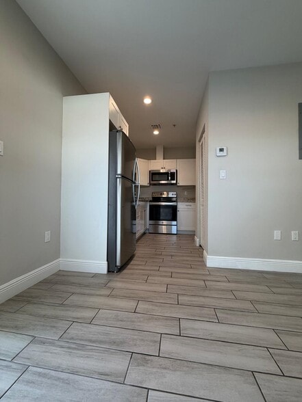 Building Photo - 1216 NW 6th Ct