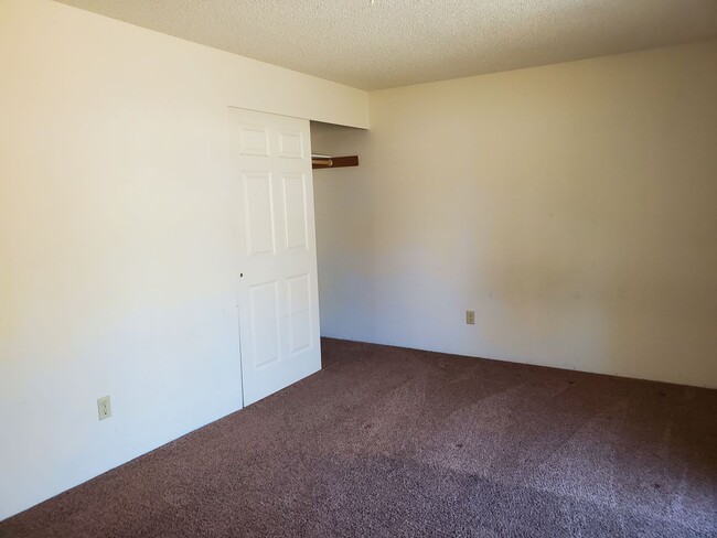 Building Photo - 3 Bedroom Home In East Bremerton