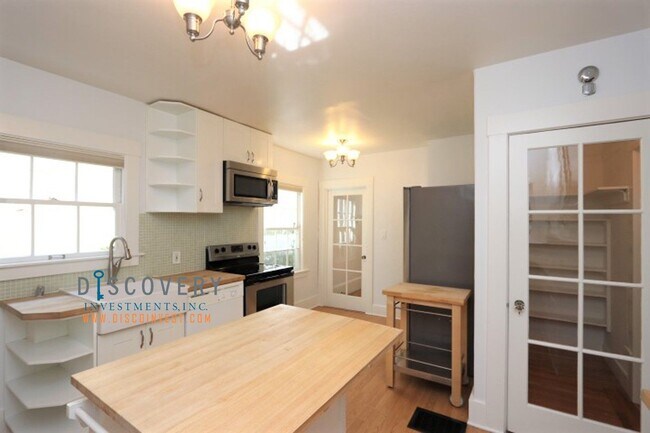Building Photo - Trestle Glen Three Bedroom Home With Stunning Backyard