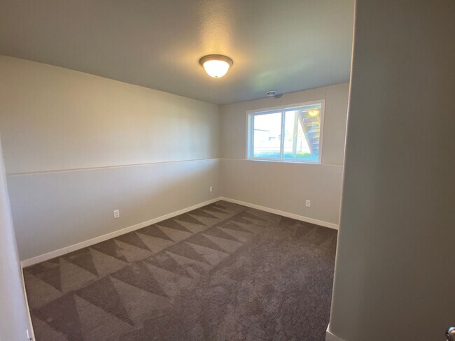 Building Photo - Beautiful 4 Bedroom Home by Brooks Harbor ...